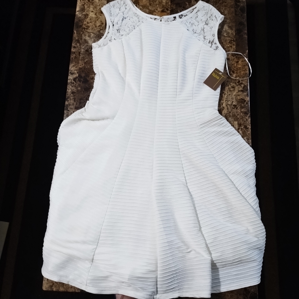 A line white textured dress - Picture 4 of 10